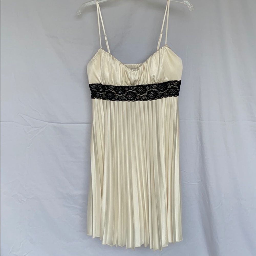 Tank top dress with black lace detail